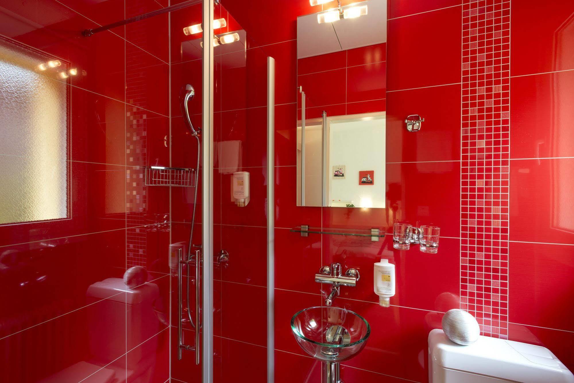 Vezia Hotel 3*